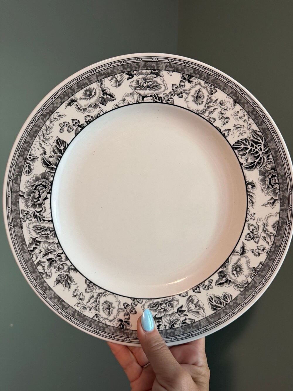 #29. 1996 Wedgwood fine earthenware dinner plate in the Fleur Damask pattern.
